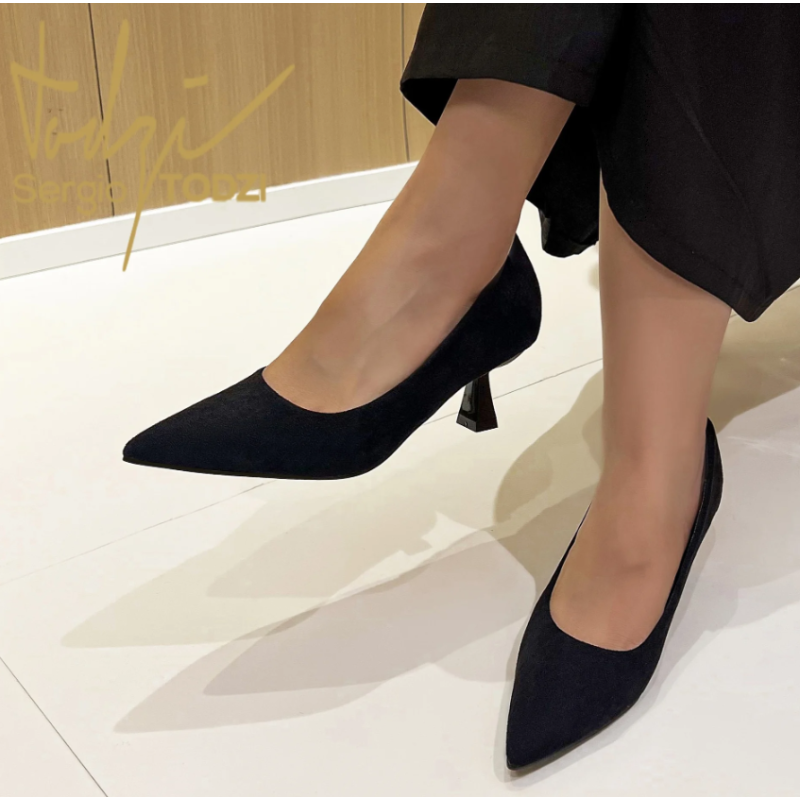 ITALIA Spidse Pumps M. Lille Hæl - Sort