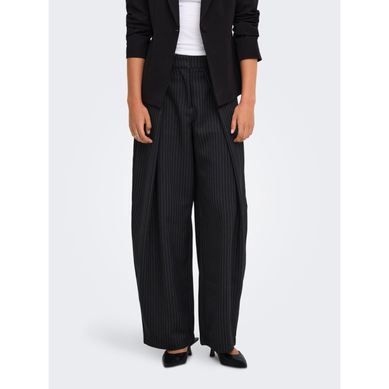 ONLY Pinya pleat barrel bukser - Black / Cloud Dancer Pinstripes
