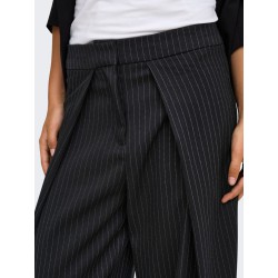 ONLY Pinya pleat barrel bukser - Black / Cloud Dancer Pinstripes