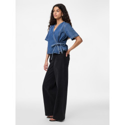 PIECES Fibbo S/S Denim Top - Medium Blue Denim PIECES Fibbo S/S Denim Top - Medium Blue Denim
